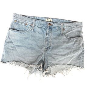 Madewell relaxed cut off light wash denim shorts Size 25